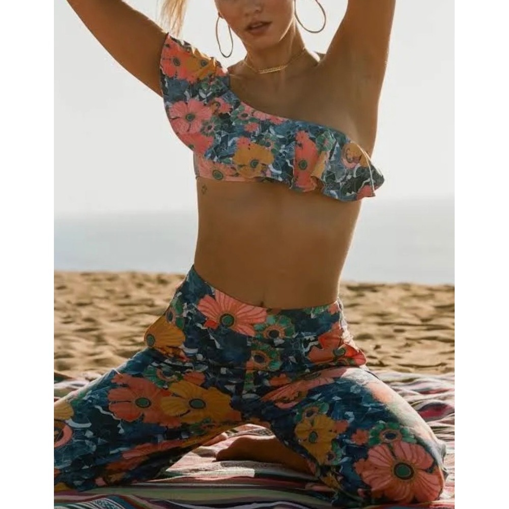 NWT O'Neill Jadia Floral Mission Beach One Shoulder Ruffle Bikini Top Small